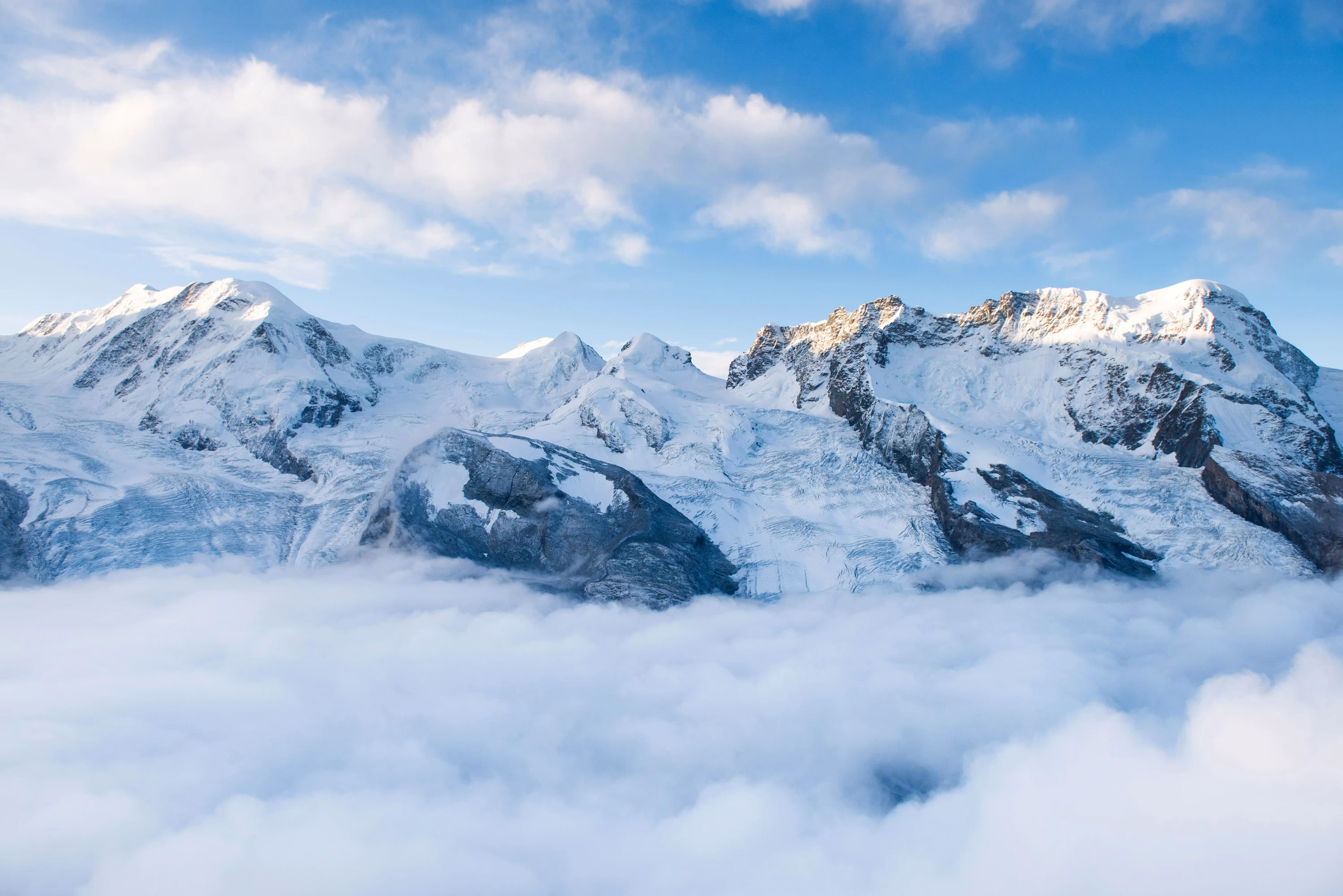 Sommets des Alpes — Alpen IT, l'IT de proximité en Auvergne-Rhône-Alpes